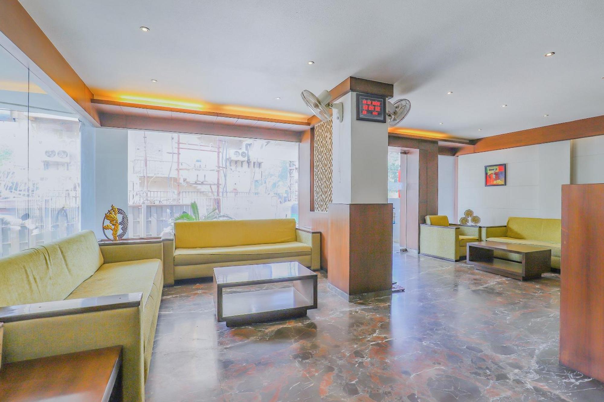 Oyo Hotel Fountain 苏拉特 外观 照片